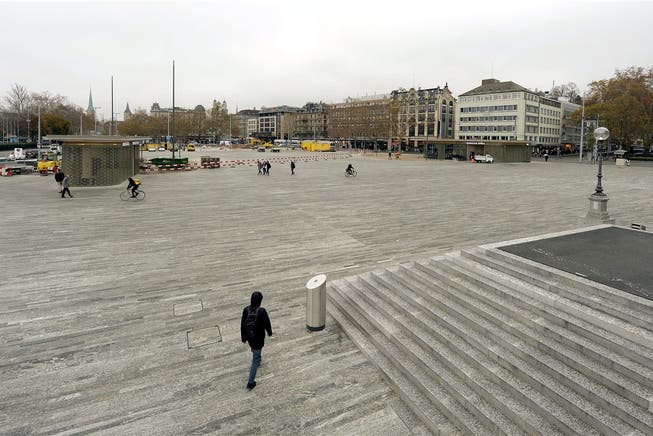 Am 19. November 2013 wurden die letzten Steine auf dem neuen Sechseläutenplatz verlegt. KEY