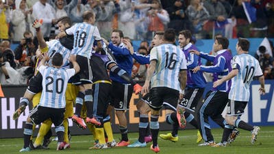 Argentinien gewinnt das Penaltyschiessen und steht im WM-Final