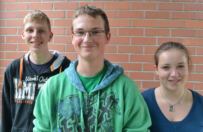 U16-Helden: Ivan Füglister (M.) siegt vor Dominik Lörtscher (l.) und Sara Mosberger.