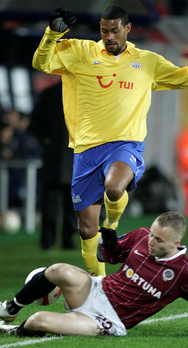 2007: Oumar Kondé im FCZ-Dress beim Uefa-Cup-Spiel gegen Prag.Key