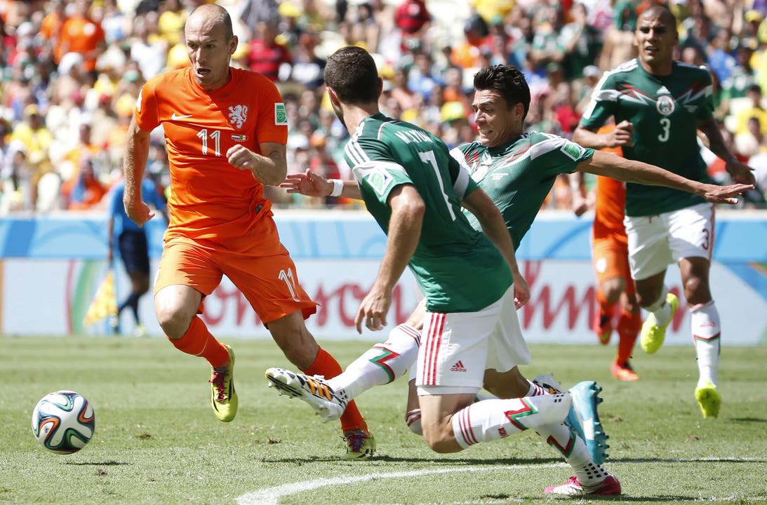 Arjen Robben bereitet der mexikanischen Abwehr Mühe
