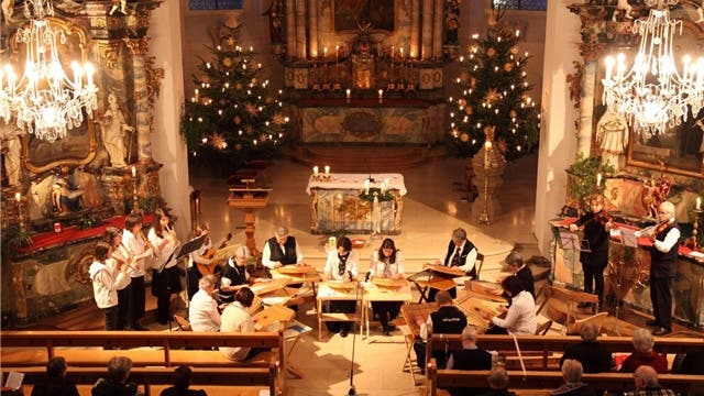 Feierliche Einstimmung auf Weihnachten am Konzert in der Pfarrkirche Wegenstetten. – Foto: st