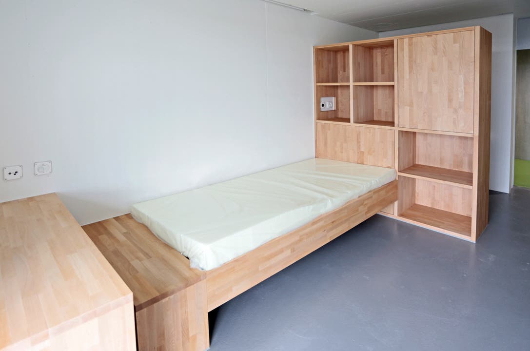 In der JVA Solothurn gibt es 60 Zellen für den geschlossenen Massnahmenvollzug und 36 Zellen für den geschlossenen Strafvollzug.