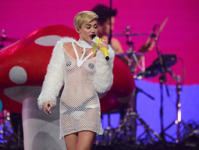 Gefällt sich offenbar leicht bekleidet: Miley Cyrus (Archiv)