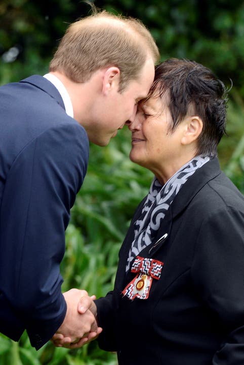 Prinz William bekommt einen traditionellen Maori-Gruss