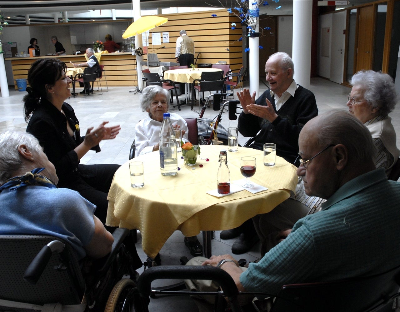 Alters- Und Pflegeheime - Ferienzimmer Im Pflegeheim Erfreuen Sich ...