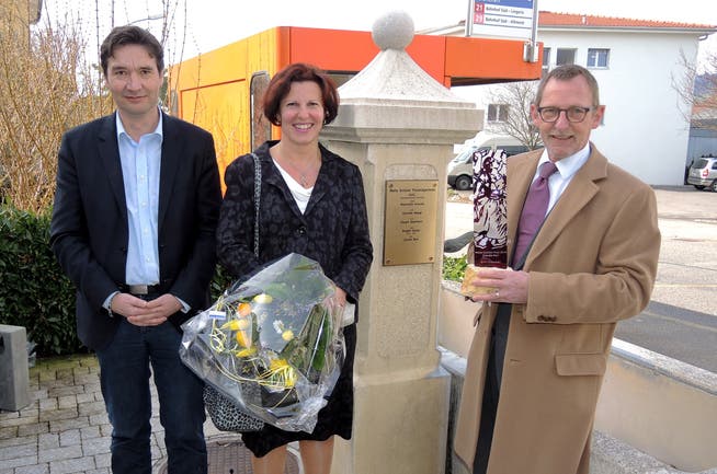 V. l.: Stadtpräsident François Scheidegger, Preisträgerin Claudia Bieri und Heinz Westreicher, Präsident des Grenchner Gewerbeverbands.
