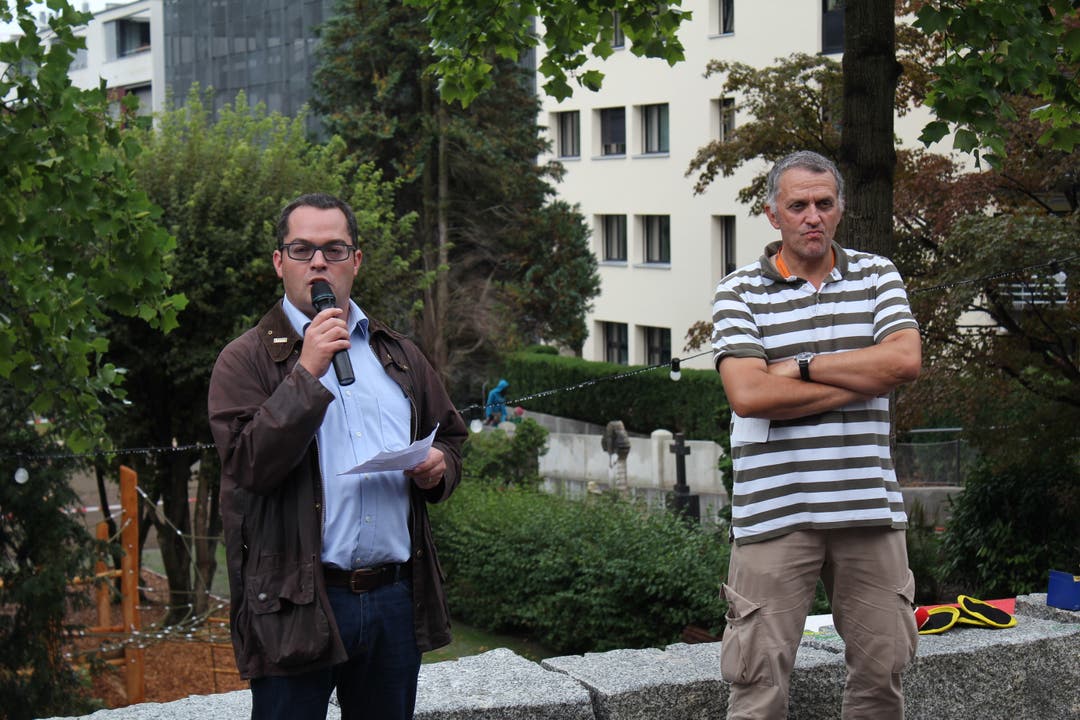 Stadtrat Roger Huber und Stefan Ulrich, Präsident des Quartiervereins Hasel-Martinsberg