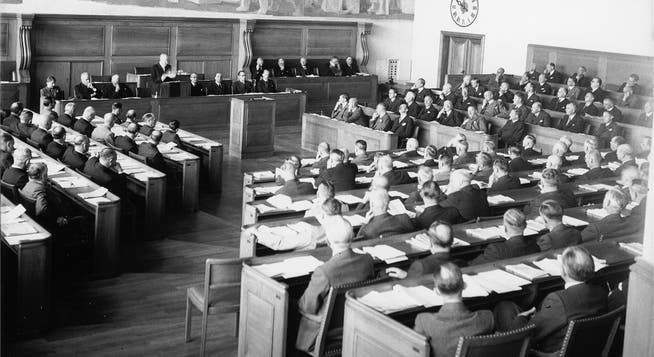 Da herrschte noch Zucht und Ordnung: Generalversammlung der Schweizerischen Bankiervereinigung im Jahr 1943.