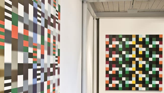 Einfache Raster, verwirrende Wirkung: die geometrisch aufgebauten Gemälde von Silva Reichwein. Werner Erne /Trudelhaus