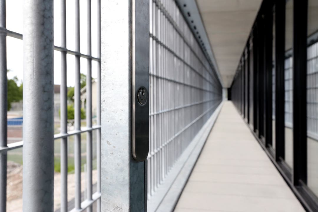 Zwischen Gittern, Betonwänden und Glasscheiben