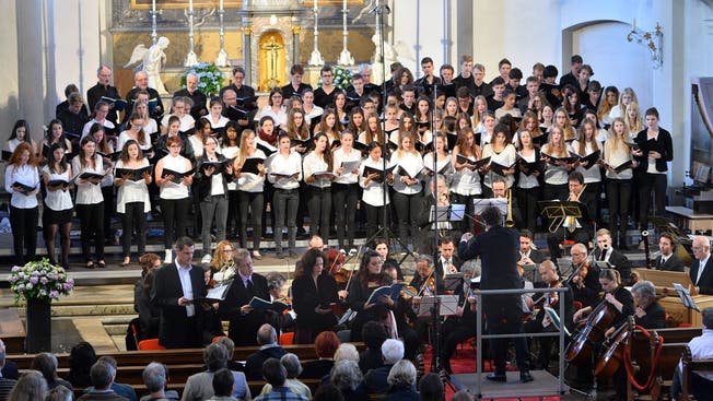 Grosser Chor der Kantonsschule, Capella der Marienkirche Basel und das Solistenquartett in der Stadtkirche Olten