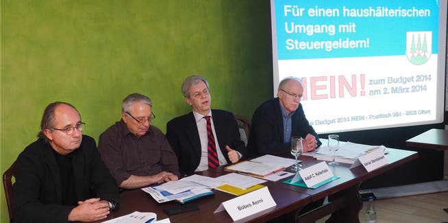 «Komitee Budget 2014 Nein» mit von links Eduard Stuber, Böbes Aerni, Adolf C. Kellerhals und Adrian Steinbeisser.