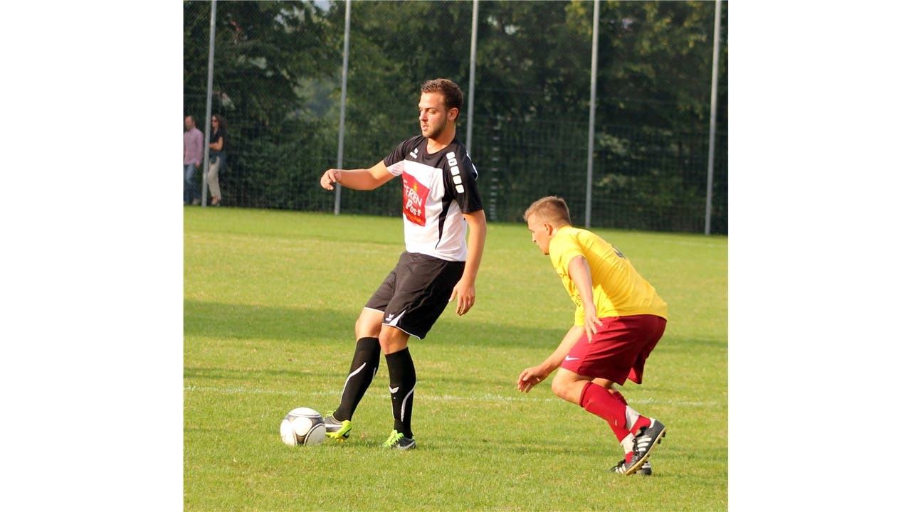 Aleksandar Cajic fängt als "Scheibenwischer" im defensiven Mittelfeld viele Bälle ab.