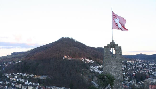 Schweizer Fahne weht in Baden.