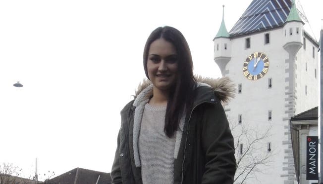 Freschta Akbarzada besucht die Kantonsschule in Baden.