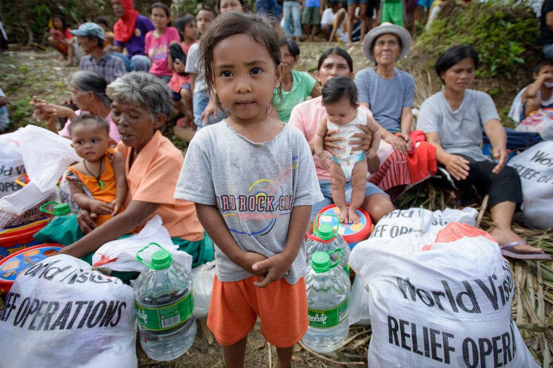Die Versorgung mit Hilfsgütern, insbesondere Lebensmittel, funktioniert eine Woche nach dem verheerenden Taifun nun.