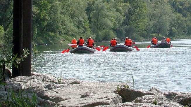 Ein Freizeitspass und zugleich eine abenteuerliche Reise auf dem Wasser ist eine Softrafting-Tour, wie hier auf dem Rhein.