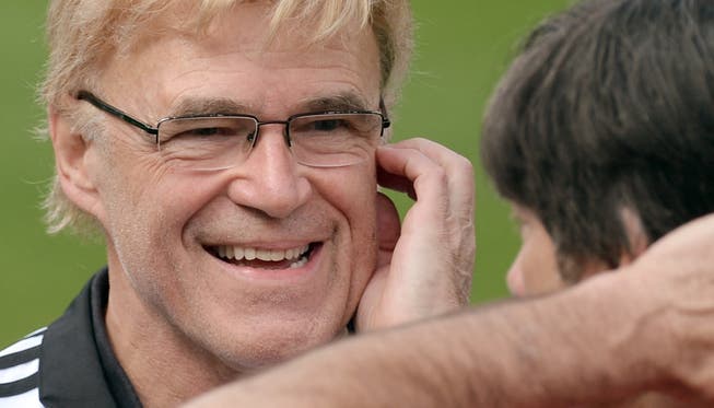 Urs Siegenthaler versorgt Bundestrainer Joachim Löw nicht nur mit Informationen über den Gegner, er unterstützt ihn auch sonst.ANDREAS GEBERT/Key