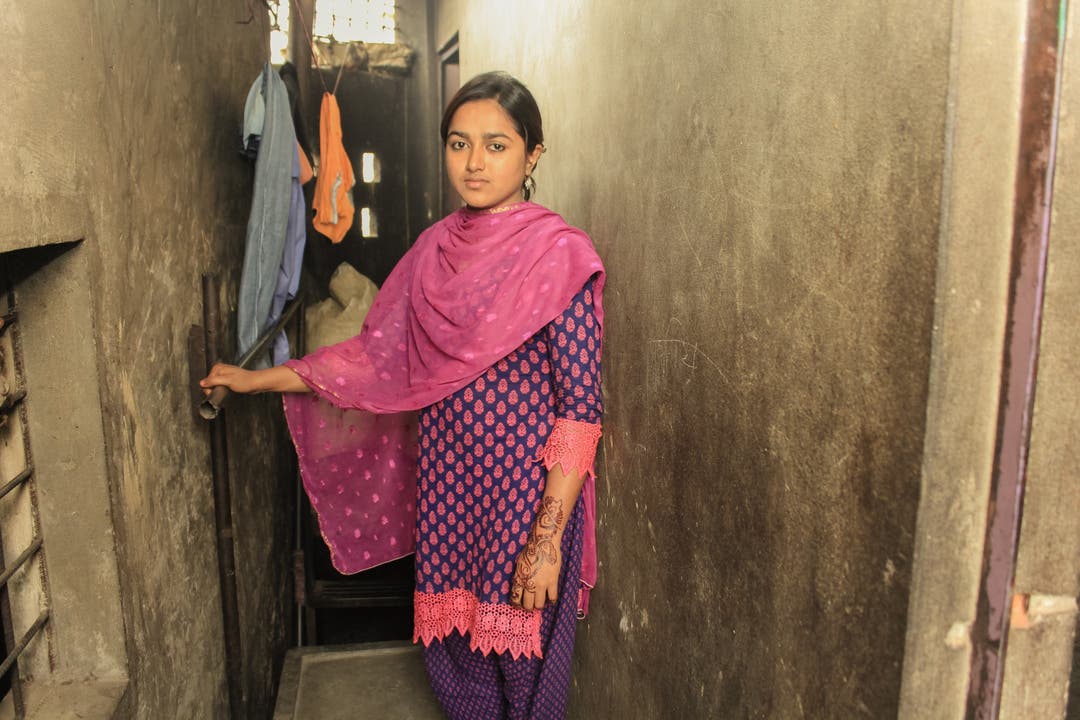 Das ist die Geschichte der 17-jährigen Textilarbeiterin Nabiha aus Bangladesch