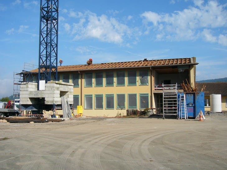 September 2013 Das Material für den Umbau des Schulhauses Hüslerberg steht bereit