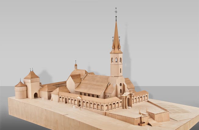 Modell der alten, im Kern noch romanischen St.-Ursen-Kirche vor dem Abbruch 1762.