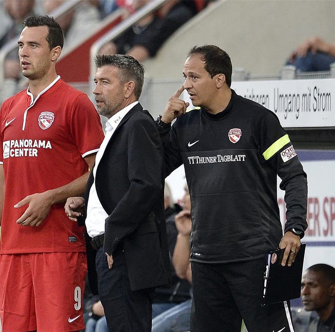 Francesco Gabriele (rechts) mag die offene Art von Cheftrainer Urs Fischer (Mitte).