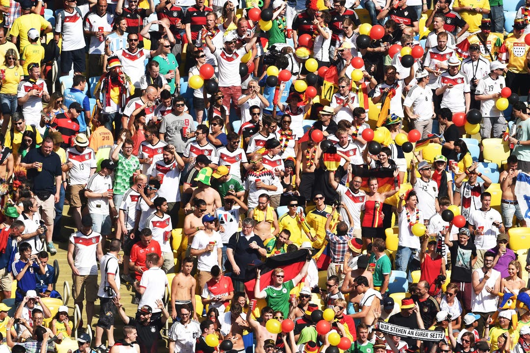 Die mitgereisten deutschen Fans im Maracana von Rio