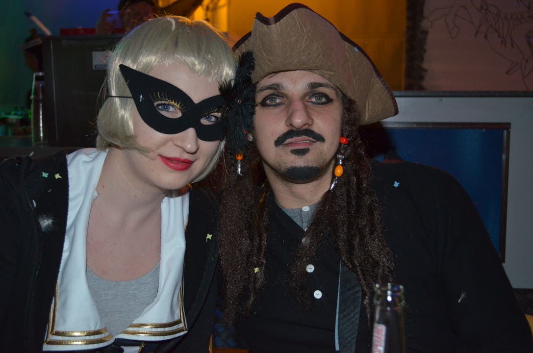 Pirat Jack Sparrow posiert mit seiner Angebeteten