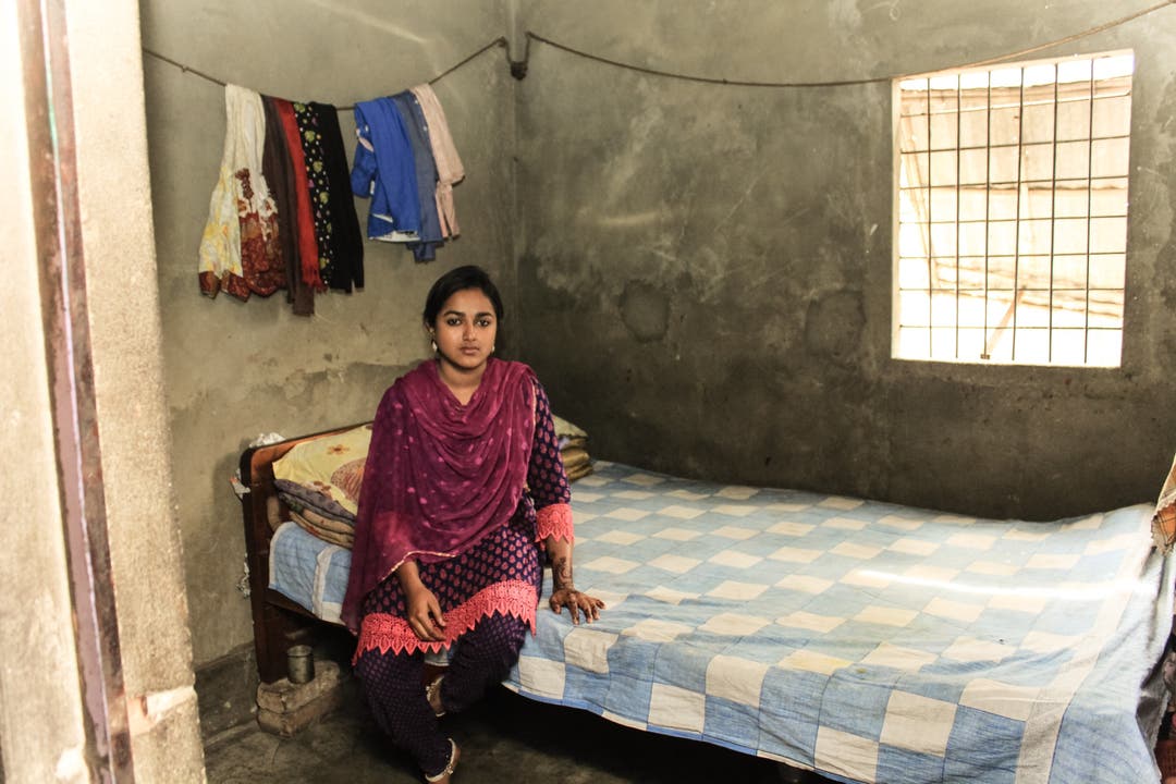 Dieses Zimmer teilt sich Nabiha mit ihrem Vater. Mit zehn anderen Familien teilen sie sich zusätzlich eine Toilette.