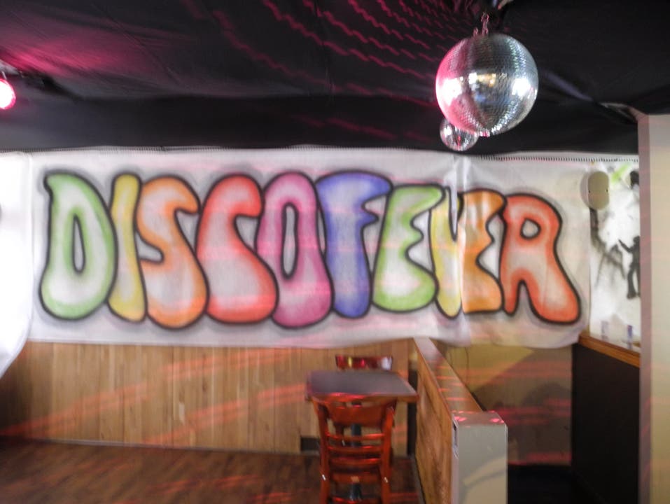 So steht die ganze Fasnachtsdekoration in der Bar &amp; Lounge ganz unter dem Motto «Discofieber».