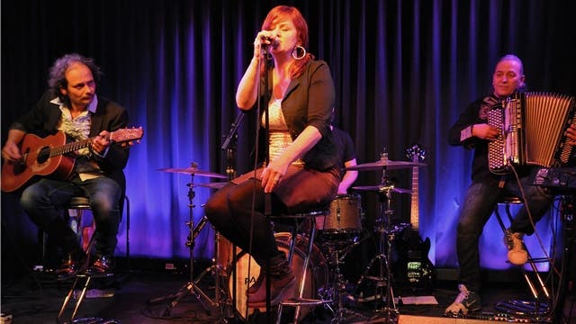Die Sängerin Gigi Moto mit ihrer gleichnamigen Band präsentierte im «Fjord» beim Nordportal elf neue Lieder.