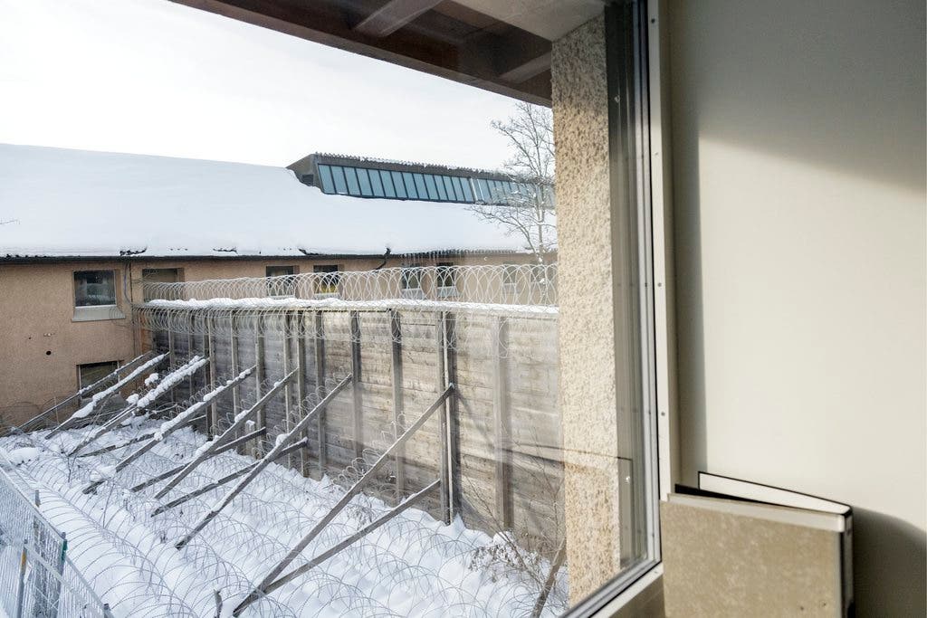 Blick aus dem Fenster eines Klientenzimmers des neuen Bereichs des Massnahmenzentrum Uitikon