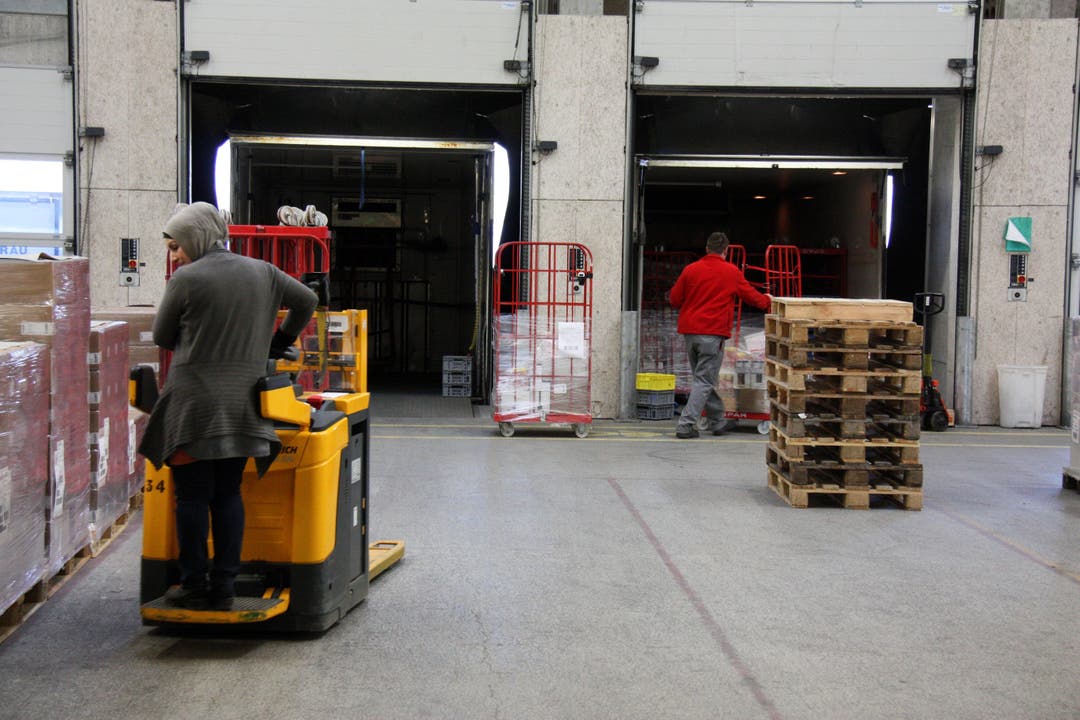 Mehrere Dutzend Gates sind im Logistikcenter Schafisheim für den Lastwagenbelad eingerichtet