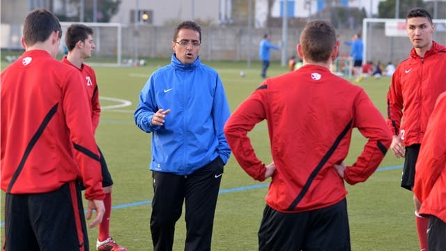 Aziz Sayilir (Mitte), der neue Chef beim Erstligisten FC Solothurn.
