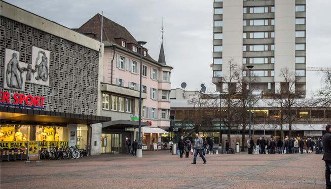 Wo versteckt mit rezeptpflichtigen Medikamenten gedealt wird: der Marktplatz am Bahnhof in Oerlikon.