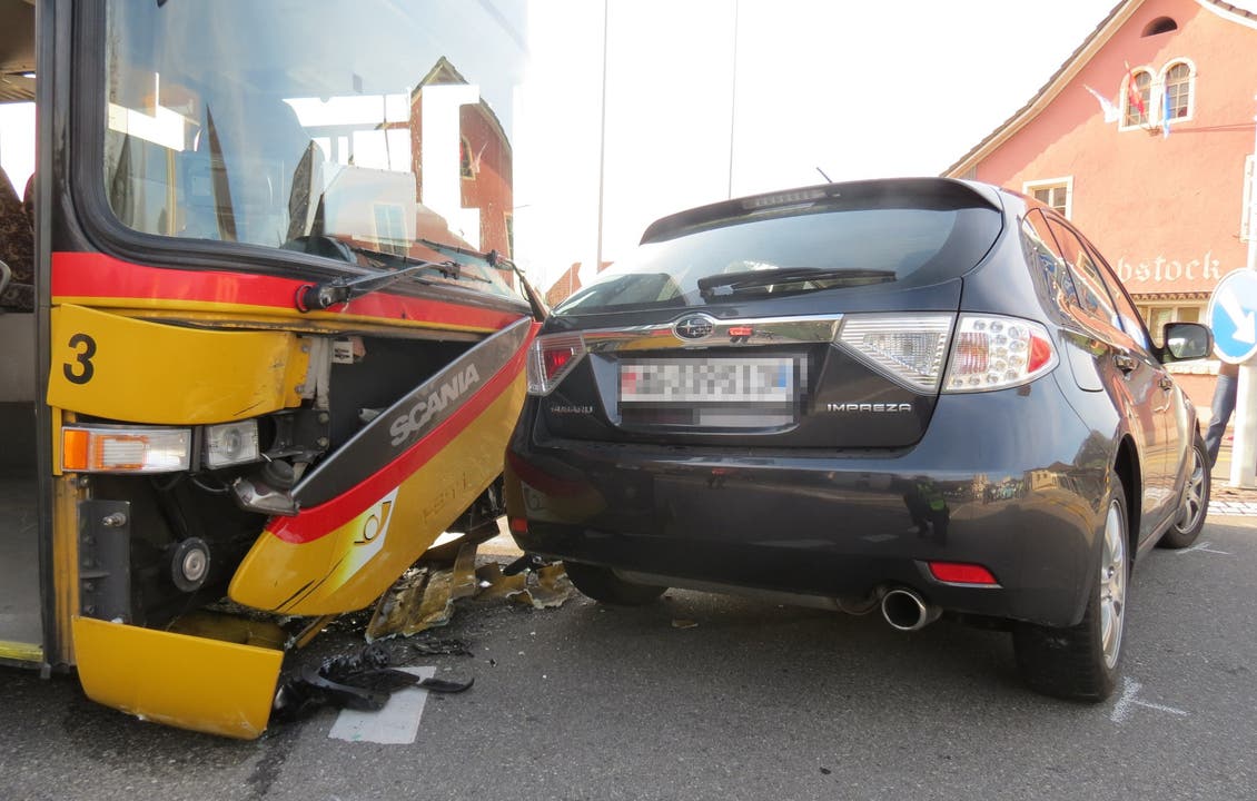 Postauto-Unfall in Effingen
