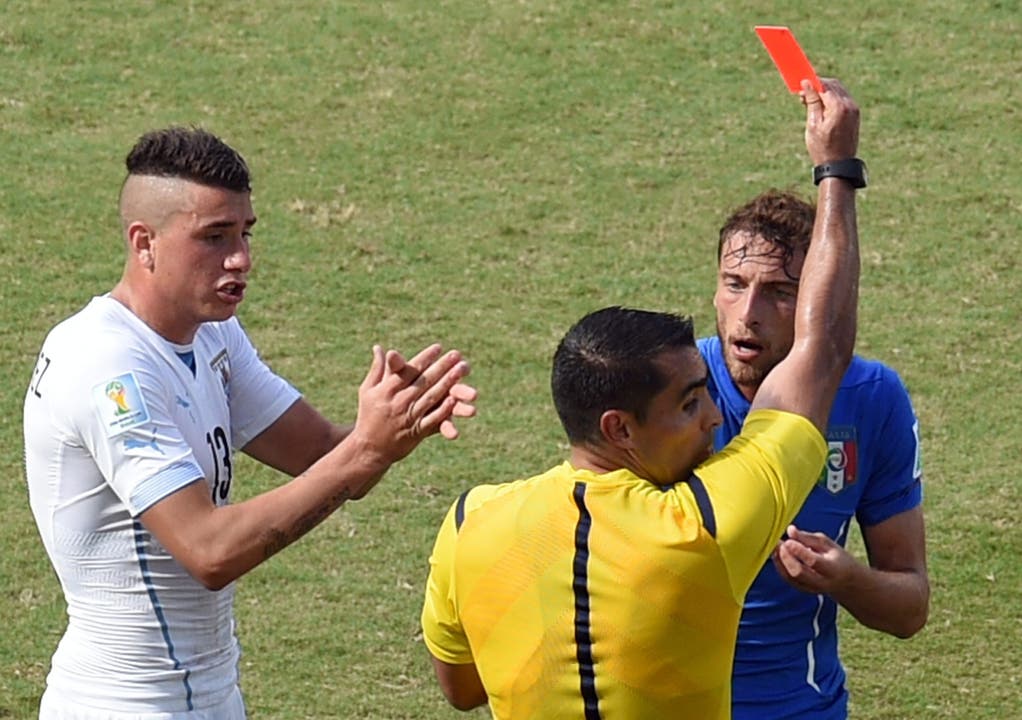 Die Spielentscheidung? Marchisio wird nach einem umstrittenen Tackling mit der roten Karte bestraft