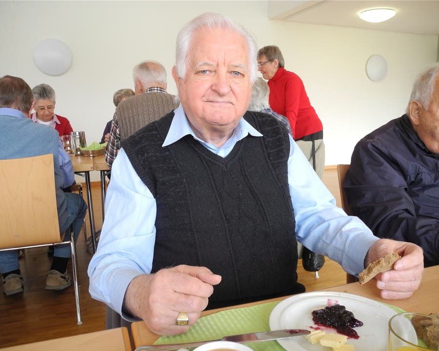 Joesph Buntschu (81) und seine Frau Mirta kommen gern zum Zmorge «Wenn es uns nicht gefallen würde, kämen wir nicht regelmässig hierher. Das gemeinsame Frühstück schmeckt gut.»