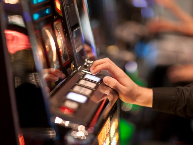 Am Donnerstagabend beschlagnahmte die Polizei in Solothurn zwei Laptops für illegale Online-Wetten und drei Glücksspielautomaten.