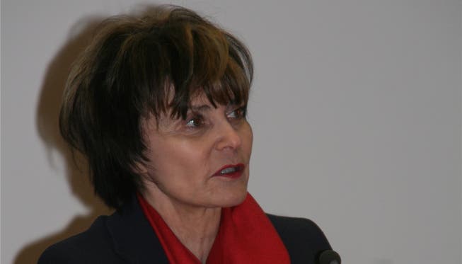 Die frühere Bundesrätin Micheline Calmy-Rey definiert die Schweizer Aussenpolitik in der Aula der FHNW als «Summe von Einzelinteressen». Rosmarie Mehlin