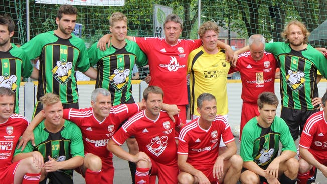 Am Multikulti Street-Soccer-Turnier in der Schützi engagierten sich Spieler des EHC Olten und ehemalige Nati-Fussballer.