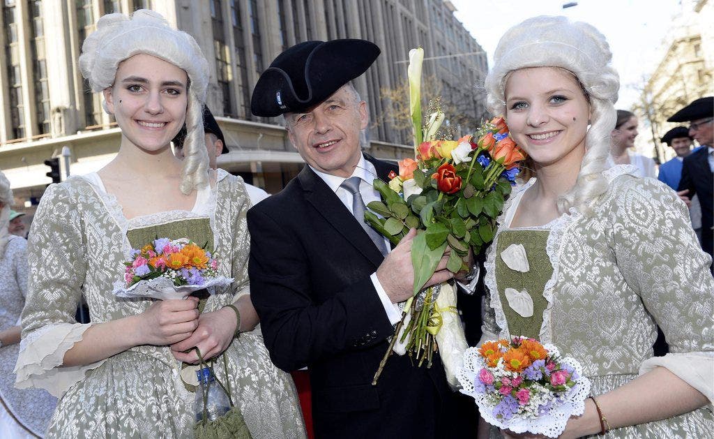 April: Der Bundespräsident Ueli Maurer ist Ehrengast beim Zürcher Sechseläuten - und dort sehr begehrt.