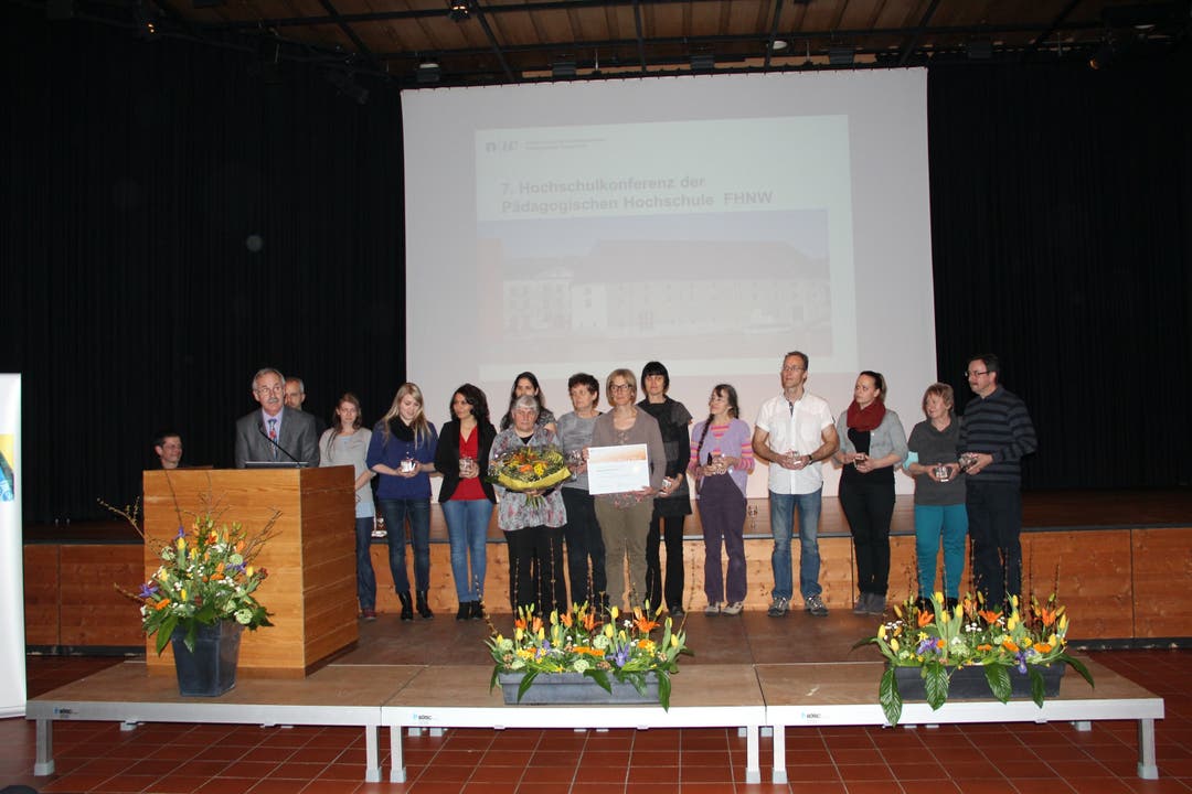 Das Team Unterfeld erhält den Comenius-Preis für ihre Pausenaufsicht