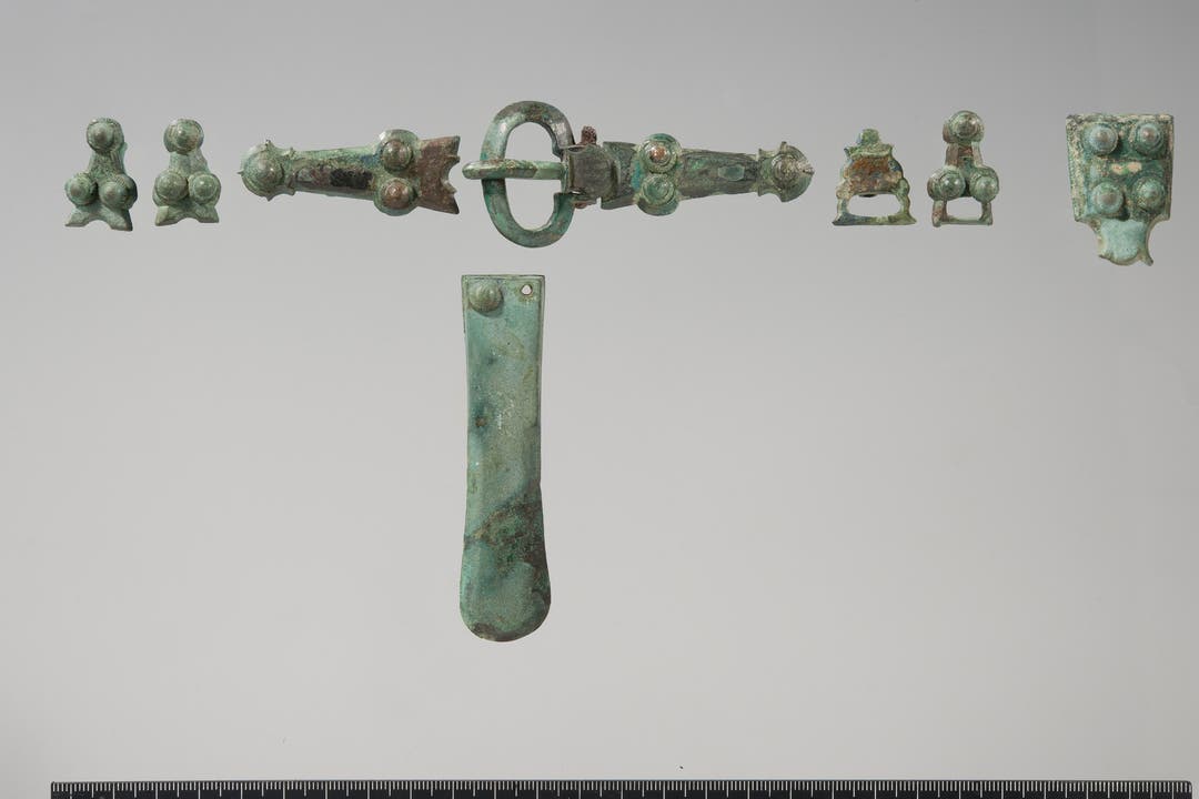 So könnte sie aussehen -Gürtelgarnitur aus einem Knabengrab in Oberdorf aus dem 7. Jahrhundert