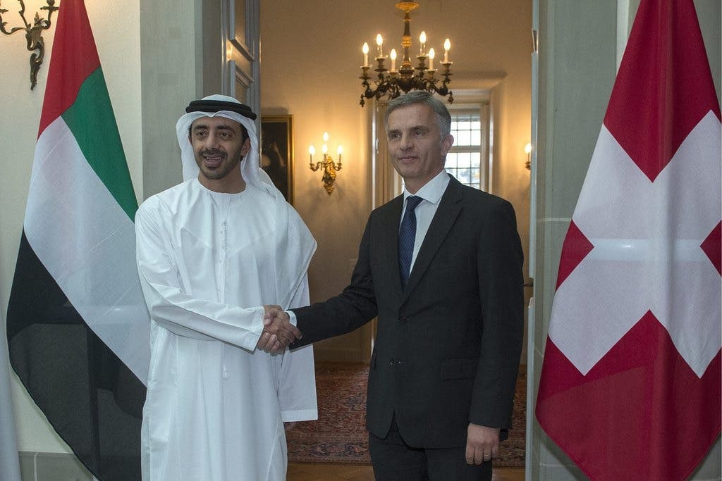 Didier Burkhalter begrüsst Scheich Abdullah bin Zayed Al Nahyan von den Arabischen Emiraten