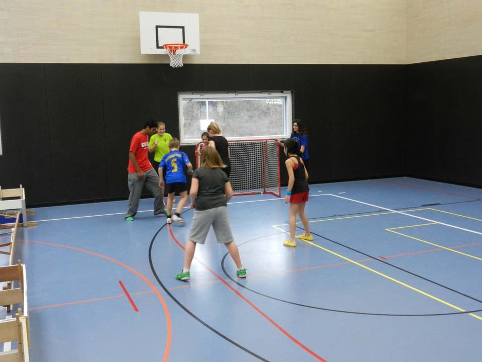 Pilotprojekt Open Sunday in Subingen, Spass beim Fussball spielen (2)