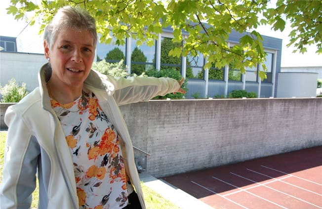 Gemeinderätin Monika Locher: «Die neue Turnhalle soll an die zweibestehenden angebaut werden.» Erna Lang-Jonsdottir