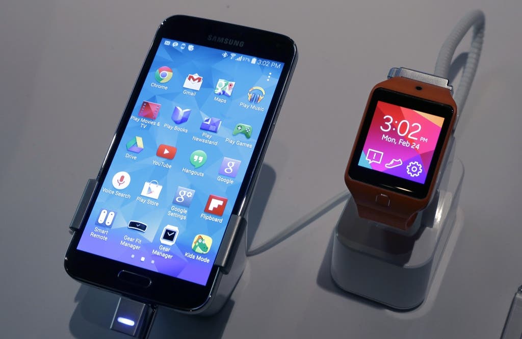 Was wäre ein Smartphone schon ohne die passende Handy-Uhr dazu? Galaxy S5 mit Samsung-Uhr.