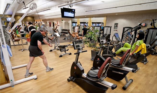 In den Fitnesscentern der Stadt Baden treffen sich Fitnessbegeisterte, Sportmuffel und Gelegenheitssportler. Viele haben das gleiche Ziel: Abnehmen und Muskeln aufbauen.